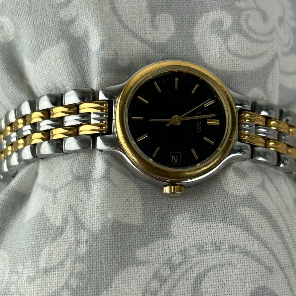 Vintage Seiko Quartz Two Tone Black Dial Date Indicator Women’s Dress Watch